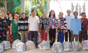 Vụ sạt lở tại huyện Chợ Mới (An Giang): Bí thư Tỉnh khảo sát thực tế và thăm hỏi người dân