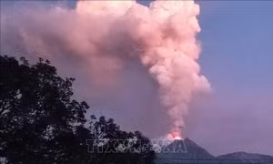 Nhiều núi lửa tại Indonesia đồng loạt phun trào khiến hàng nghìn người phải sơ tán