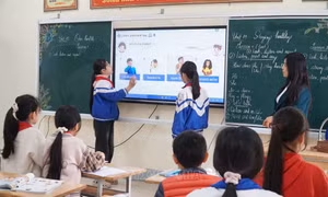 Gỡ khó dạy học tiếng Anh tăng cường theo Luật đấu thầu mới