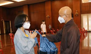 Sẻ chia và yêu thương trong một mùa Vu Lan đầy biến động