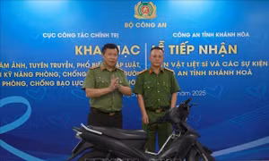 Tiếp nhận hiện vật trưng bày tại Bảo tàng
