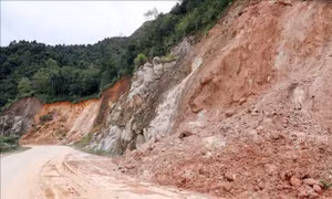 Lai Châu: Quốc lộ 4D tiềm ẩn nguy cơ mất an toàn do sạt lở