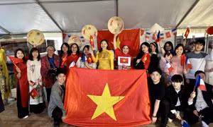 Gian hàng Việt Nam ghi dấu sâu đậm tại Ngày hội Pháp ngữ ở thành phố Yèbles