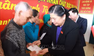 Phó Chủ tịch Quốc hội thăm và tặng quà gia đình chính sách tại Khánh Hòa