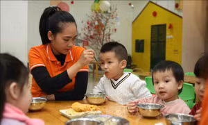 Hà Nội siết chặt quản lý an toàn thực phẩm trong trường học - Bài 2: Cùng giám sát để đảm bảo bữa ăn học đường