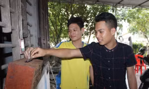 Thùng từ thiện của anh thợ sửa xe