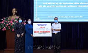 Trao tặng kinh phí xây dựng Bệnh xá đảo Nam Yết, huyện đảo Trường Sa