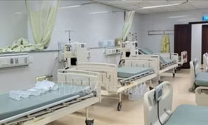 Hàng loạt máy lọc máu bị hư hỏng, bệnh nhân phải ngủ tại hành lang bệnh viện chờ trời sáng