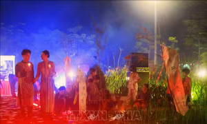 Độc đáo show diễn thời trang tái hiện 'Phiên chợ Âm Dương'