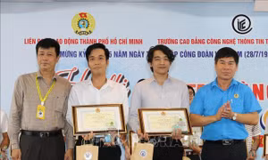 Thí sinh Lê Trung Thành đoạt giải thưởng Bàn tay Vàng 'Quản trị mạng giỏi' năm 2024