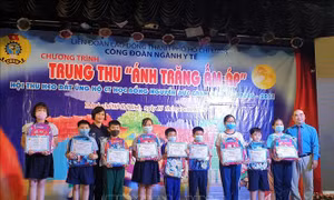 Ánh trăng ấm áp cùng học bổng Nguyễn Đức Cảnh năm học 2020 - 2021