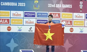 Hưng Nguyên vượt khó giành HCV đầu tiên cho bơi Việt Nam tại SEA Games 32