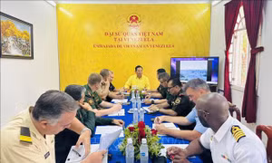 Giới thiệu chính sách đối ngoại và quốc phòng Việt Nam tại Venezuela