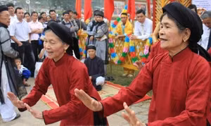 Để câu Xoan vang vọng dưới chân núi Hùng