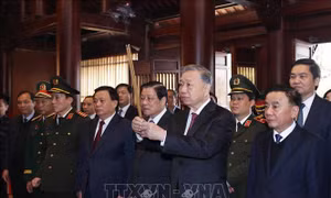 Tổng Bí thư Tô Lâm dâng hương tưởng niệm Tổng Bí thư Lê Hồng Phong