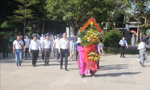 Hành trình ý nghĩa của thanh niên kiều bào thăm quê hương Bác Hồ