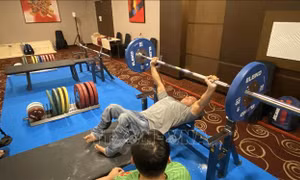 Người vinh dự 3 lần cầm cờ Đoàn thể thao người khuyết tật Việt Nam