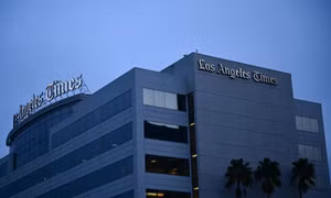Tờ Los Angeles Times cắt giảm hơn 20% số phóng viên, biên tập viên 