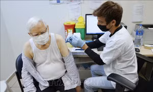 Mũi vaccine ngừa COVID-19 thứ 4 có thể giảm ​75% nguy cơ tử vong ở người trên 60 tuổi