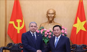 Tăng cường hợp tác trao đổi lý luận, bồi dưỡng cán bộ giữa Việt Nam với Azerbaijan, Belarus