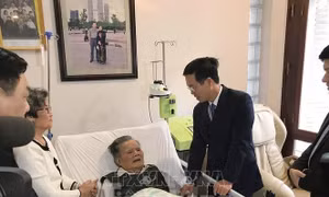 Trưởng ban Ban Tuyên giáo Trung ương thăm thầy thuốc Lê Đăng Hà
