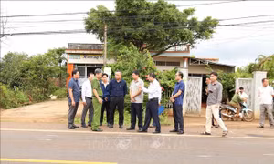 Thăm hỏi, động viên gia đình các nạn nhân vụ tai nạn tại Chư Pưh (Gia Lai)