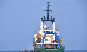 Một thợ lặn thiệt mạng khi tìm kiếm mảnh vỡ máy bay Indonesia rơi xuống biển