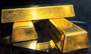 Giá vàng bật tăng khi đồng USD giảm, Fed đối mặt với biến động nhân sự