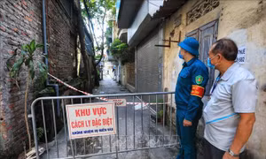 Hà Nội: Phong tỏa ngõ 140 đường Nguyễn Xiển 