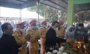 Thăm hỏi gia đình có 4 người tử vong do tai nạn giao thông tại Thanh Hóa