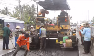 Khắc phục hư hỏng trên Quốc lộ 1A đoạn qua tỉnh Cà Mau