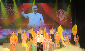 Khai mạc Liên hoan Tiếng hát làng Sen năm 2024