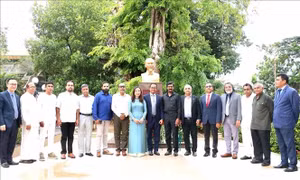 Chủ tịch Hồ Chí Minh mãi là tấm gương sáng cho các thế hệ Sri Lanka