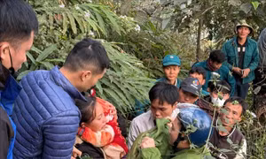 Tìm thấy cháu bé mầm non bị lạc trong thời tiết giá lạnh