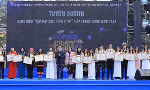Học sinh, sinh viên Việt Nam không ngừng phấn đấu, rèn luyện viết tiếp nên những trang sử hào hùng