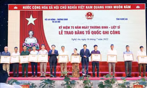 Chủ tịch Quốc hội Vương Đình Huệ dự Lễ trao Bằng Tổ quốc ghi công