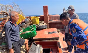 Phát hiện tàu chở dầu DO trái phép trên vùng biển Tây Nam