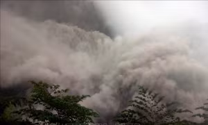 Ít nhất 13 người thiệt mạng do núi lửa phun trào tại Indonesia