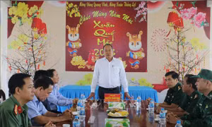 Chúc Tết các lực lượng làm nhiệm vụ trên tuyến biên giới Việt Nam - Campuchia