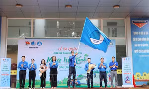 Tổ chức nhiều đội hình tình nguyện về với buôn làng