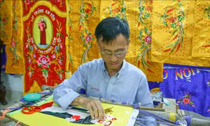 Ninh Bình: Cơ sở thêu truyền thống tất bật dịp cuối năm
