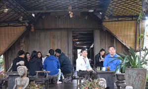 Thưởng thức cà phê Buôn Ma Thuột trong không gian truyền thống