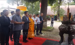 Dâng hương kỷ niệm 710 năm Ngày Đức vua - Phật hoàng Trần Nhân Tông nhập niết bàn
