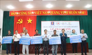 Hơn 3,7 tỷ đồng hỗ trợ ngư dân nghèo, khó khăn ở Bến Tre