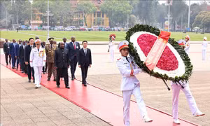 Tổng thống nước Cộng hòa Burundi vào Lăng viếng Chủ tịch Hồ Chí Minh