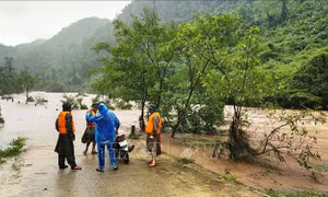 Nhiều tuyến đường giao thông, thôn, bản tại Quảng Bình bị ngập và chia cắt