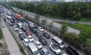 Hai Cảnh sát giúp người dân gặp sự cố trên cao tốc nhận được nhiều lời khen từ cộng đồng