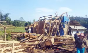Dông lốc gây thiệt hại hơn 500 ngôi nhà tại Bảo Yên, Lào Cai