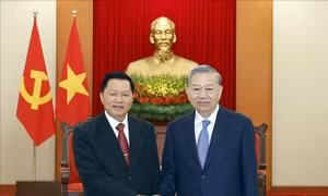 Tổng Bí thư Tô Lâm tiếp Bộ trưởng Bộ Công an Lào