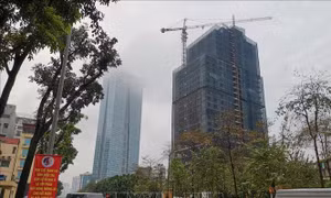 Ô nhiễm bụi và sương mù quang hóa là hiện tượng thường gặp lúc giao mùa